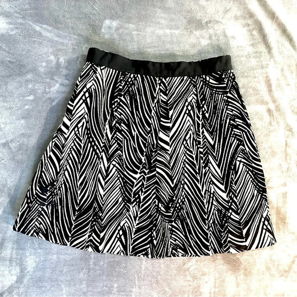 Milly Skirt - Picture 1 of 4